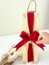 Load image into Gallery viewer, Personalized Wedding Design Wine Box Set