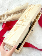 Load image into Gallery viewer, Personalized Wedding Design Wine Box Set