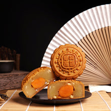 Load image into Gallery viewer, 高级木盒花好月圓2粒禮盒/ Premium Moonlight Treasure Mooncake Gift Set
