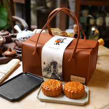 Load image into Gallery viewer, 2024:高级皮革中秋喜乐4粒禮盒/ Premium Love &amp; Reunion Mooncake Gift Set #2
