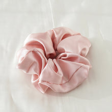 Load image into Gallery viewer, For her #5 - Hairmist, Massage Hairbrush, Mirror, Wardrobe Scent Plaster, Scrunchie, Macarons &amp; Decorations
