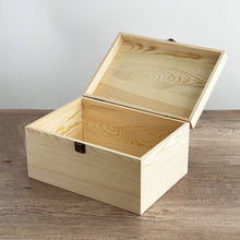 Load image into Gallery viewer, Wooden Box  - 28 x 20 x 15 cm (Personalizable)
