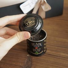 Load image into Gallery viewer, Classic gift set #4 ( Vacuum Flask, TWG Black Tea, Pocket Size Umbrella)
