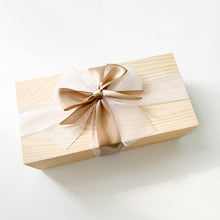 Load image into Gallery viewer, Office Gift Set #05 - Pen, USB, Desk Display Card Holder, Wooden Box
